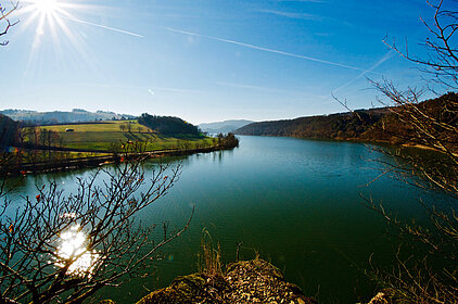 Von der Anhöhe"Hochstein" hat man einen tollen Blick auf den Edersee.